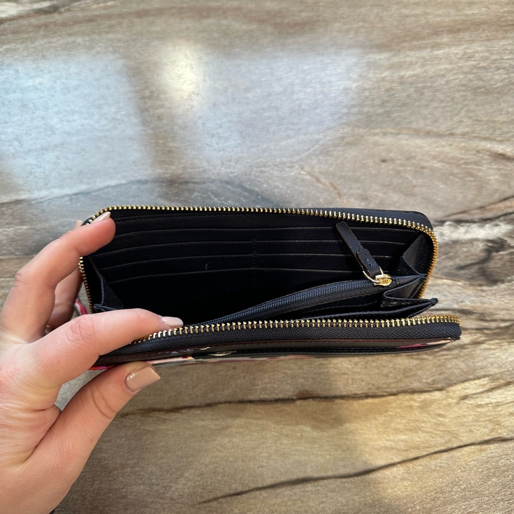 KATE SPADE • Large Wallet - Picture 4 of 7